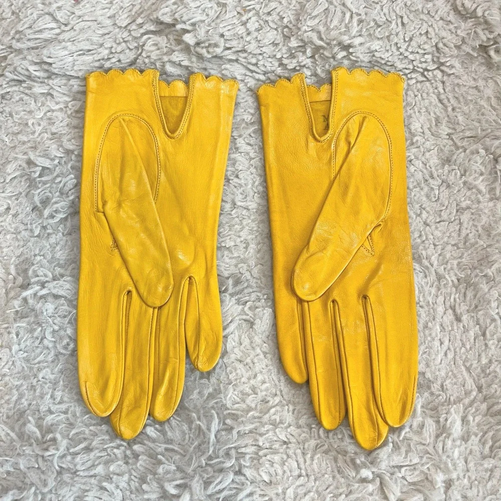 Vintage Miss Aris Yellow Leather Gloves Scalloped Edge 1950s 1960s Size 6.5 NEW